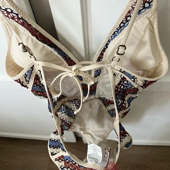 BECCA Driftwood Crotchet Bikini - S - Picture 8 of 8